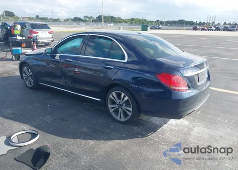 2019 Mercedes-Benz C 300 z USA, uszkodzony, nr VIN 55SWF8DB1KU302712